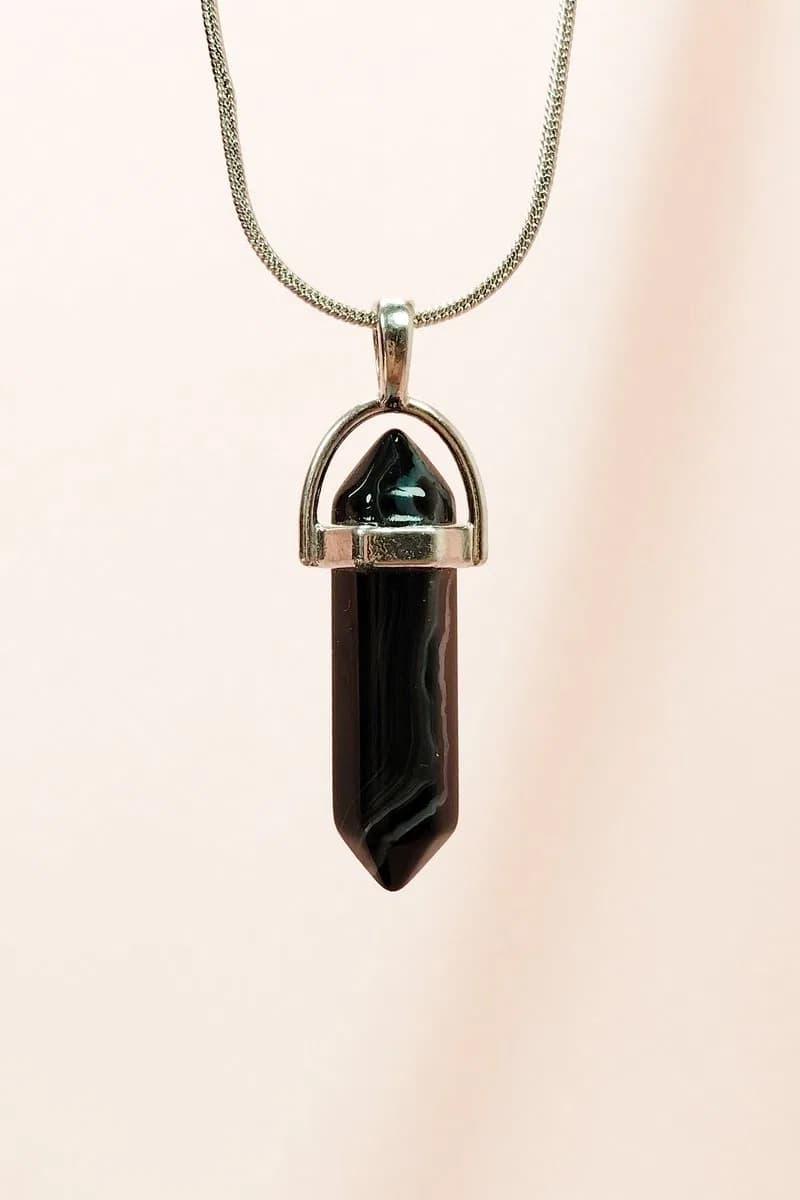 Obsidyen Doğal Taşı Zincirli El Yapımı Tasarımlı Kolye Uç: 3, 5 cm Zincir: 20 cm Kutulu