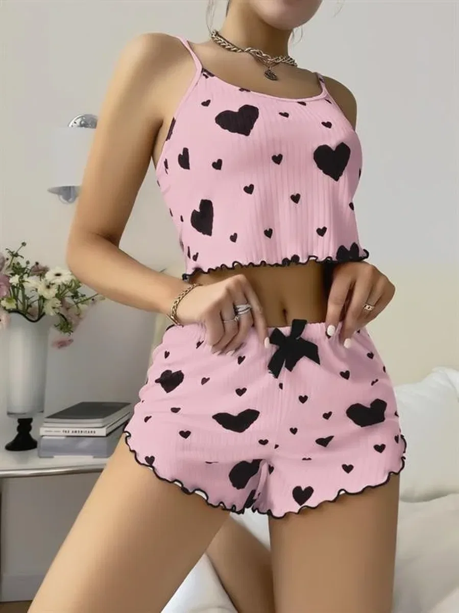Pamuklu Pembe Üstüne Siyah Kalp Desenli Askılı Fitilli Şortlu Pijama Takımı
