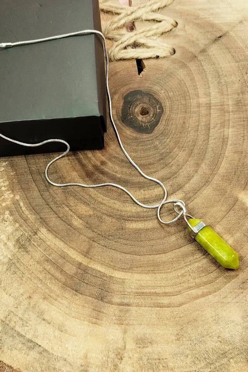 Moldavit Doğal Taşı Zincirli El Yapımı Tasarımlı Kolye Uç: 3, 5 cm Zincir: 20 cm Kutulu