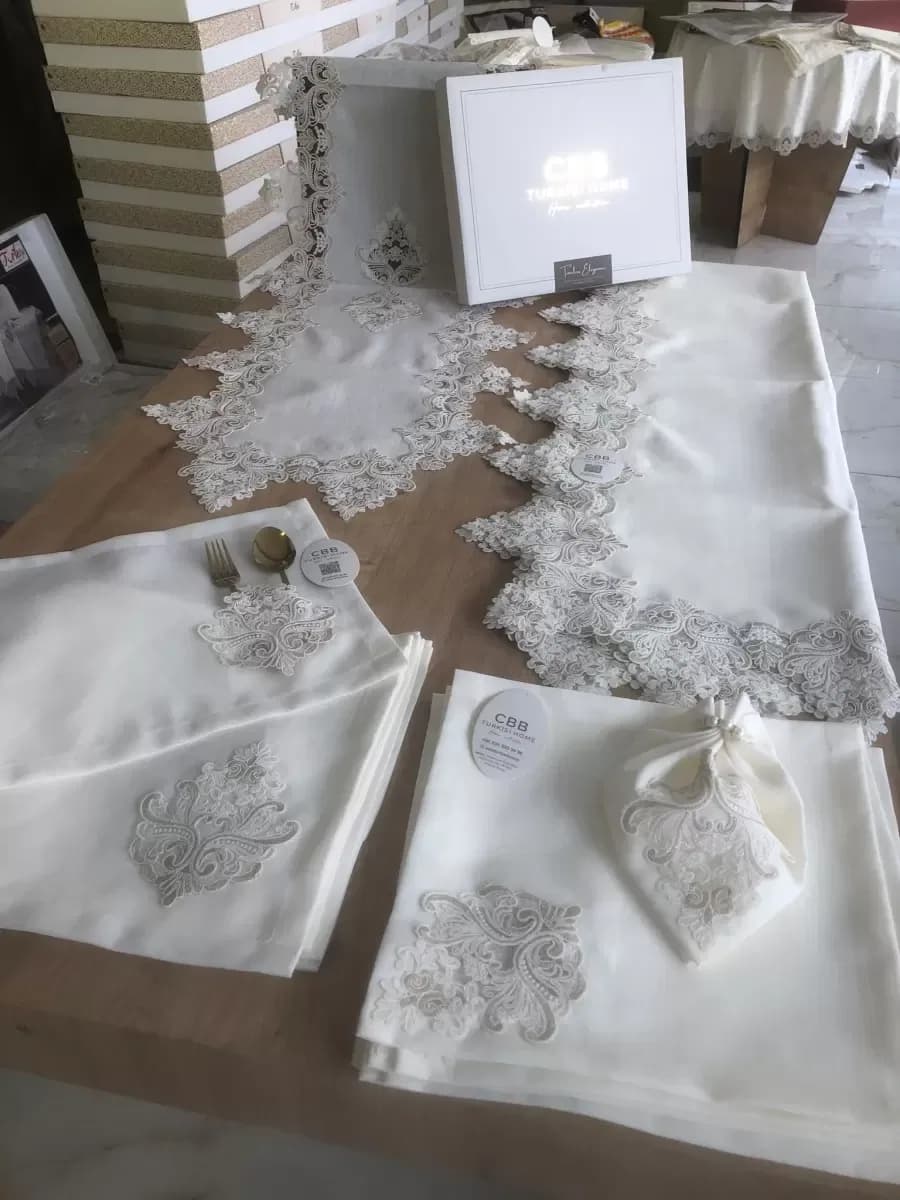 Sofra Takımı Mimoza Gardenya Keten Yemek Takımı 160x260 Masa Seti 26 Parça Runner Set Kreme Gold