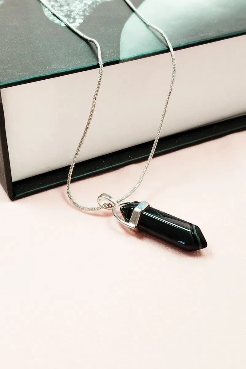 Obsidyen Doğal Taşı Zincirli El Yapımı Tasarımlı Kolye Uç: 3, 5 cm Zincir: 20 cm Kutulu
