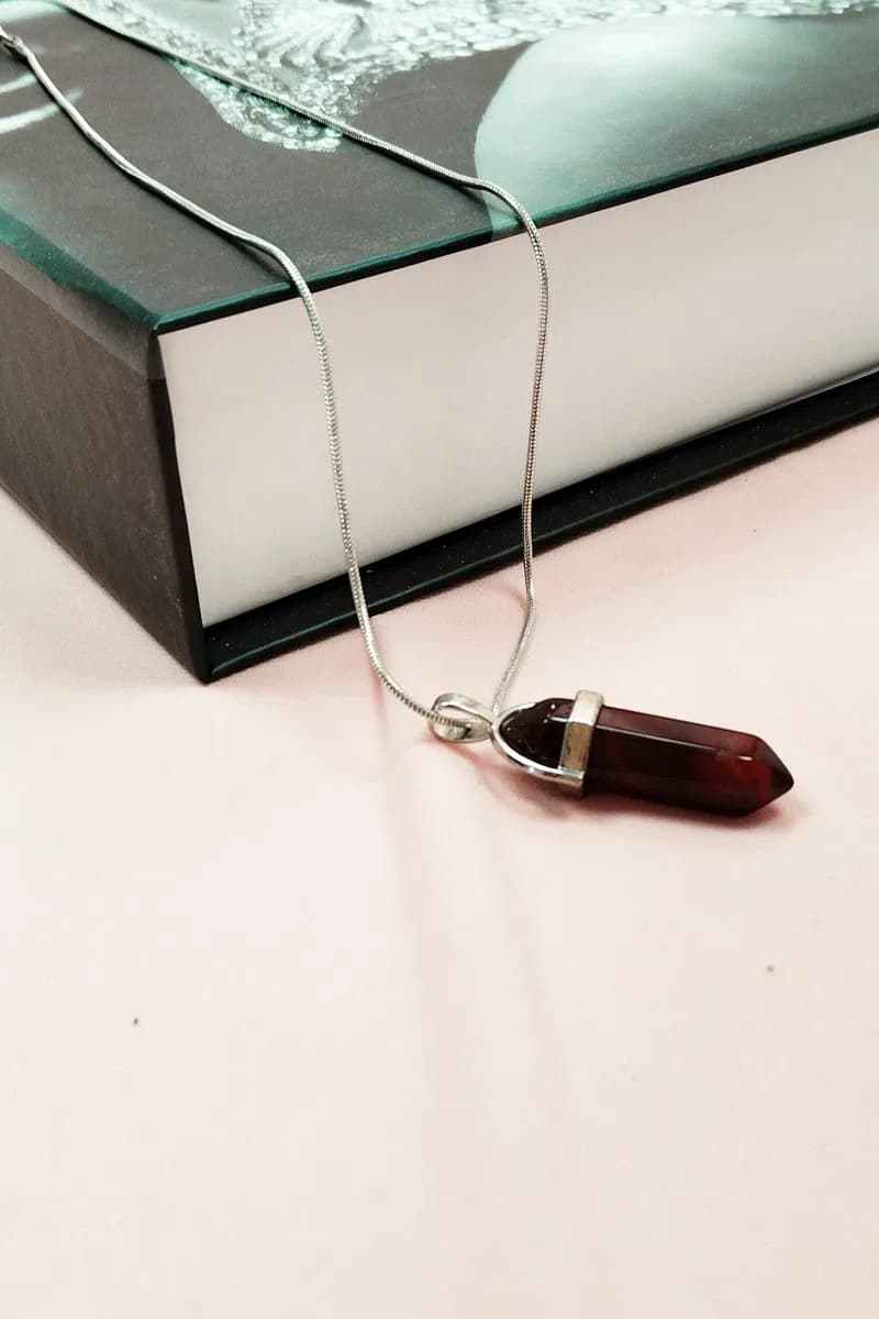 Granit Doğal Taşı Zincirli El Yapımı Tasarımlı Kolye Uç: 3, 5 cm Zincir: 20 cm Kutulu
