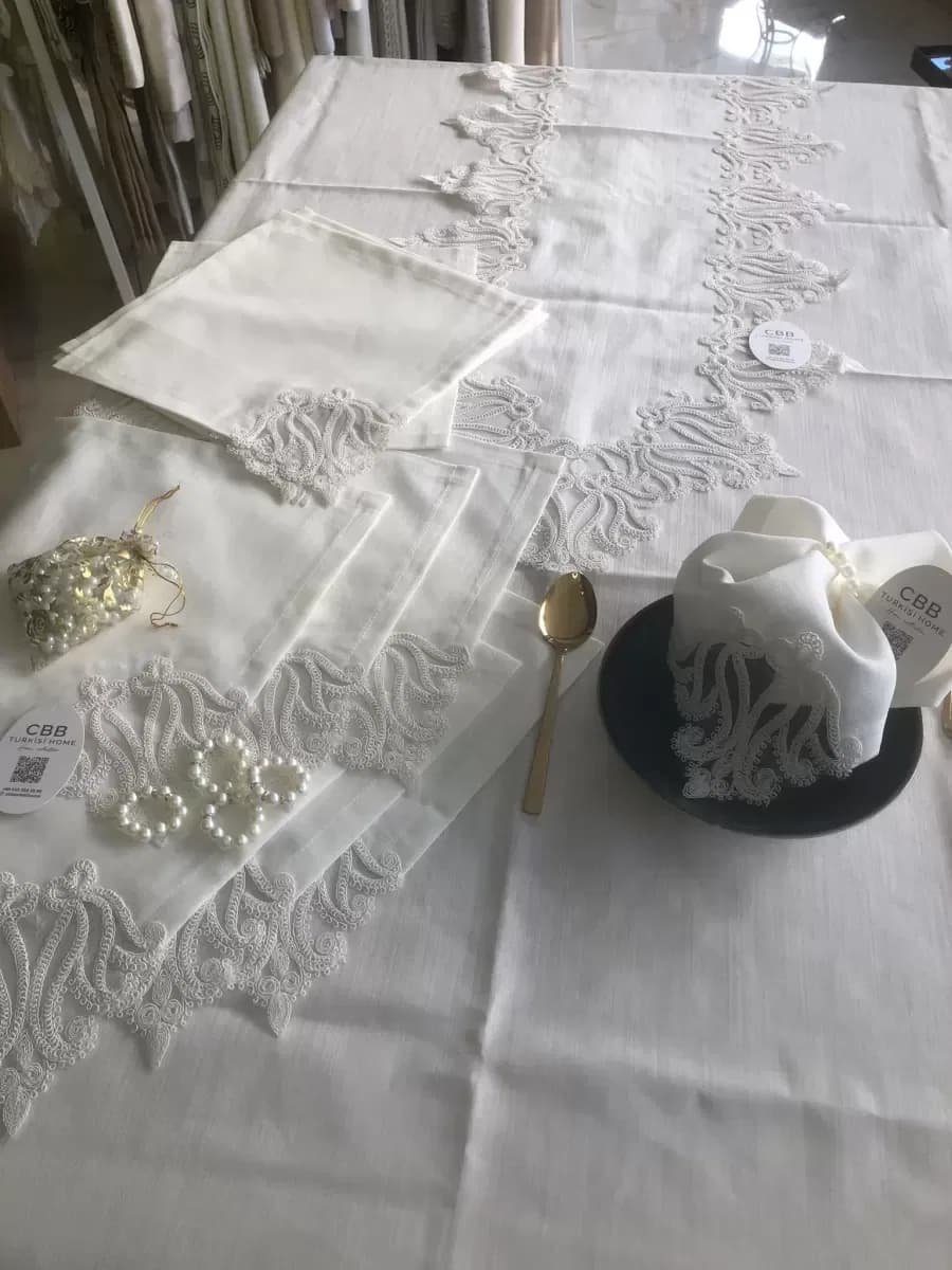 Sofra Takımı 155x220 cm Masa Seti Keten Dantelli Dekoratif Gülse Model Yemek Masası Örtüsü Krem