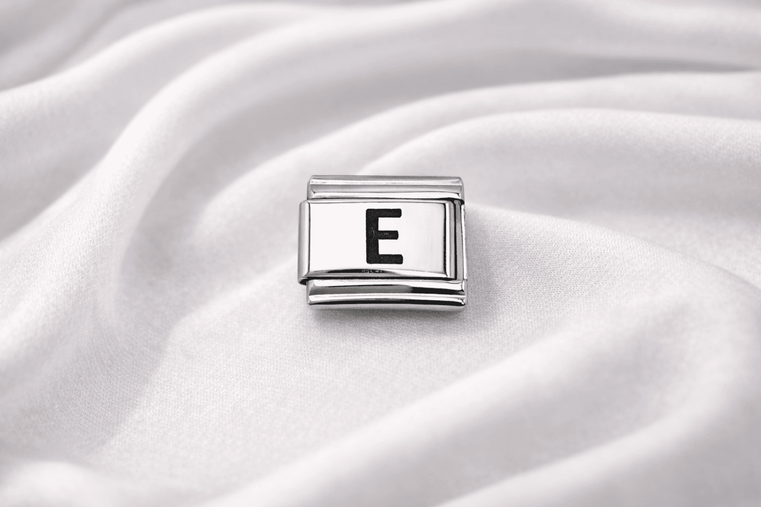E Harfi Charm – Çelik Harfli Bileklik Aksesuarı ,Kişiye Özel Modüler Takı