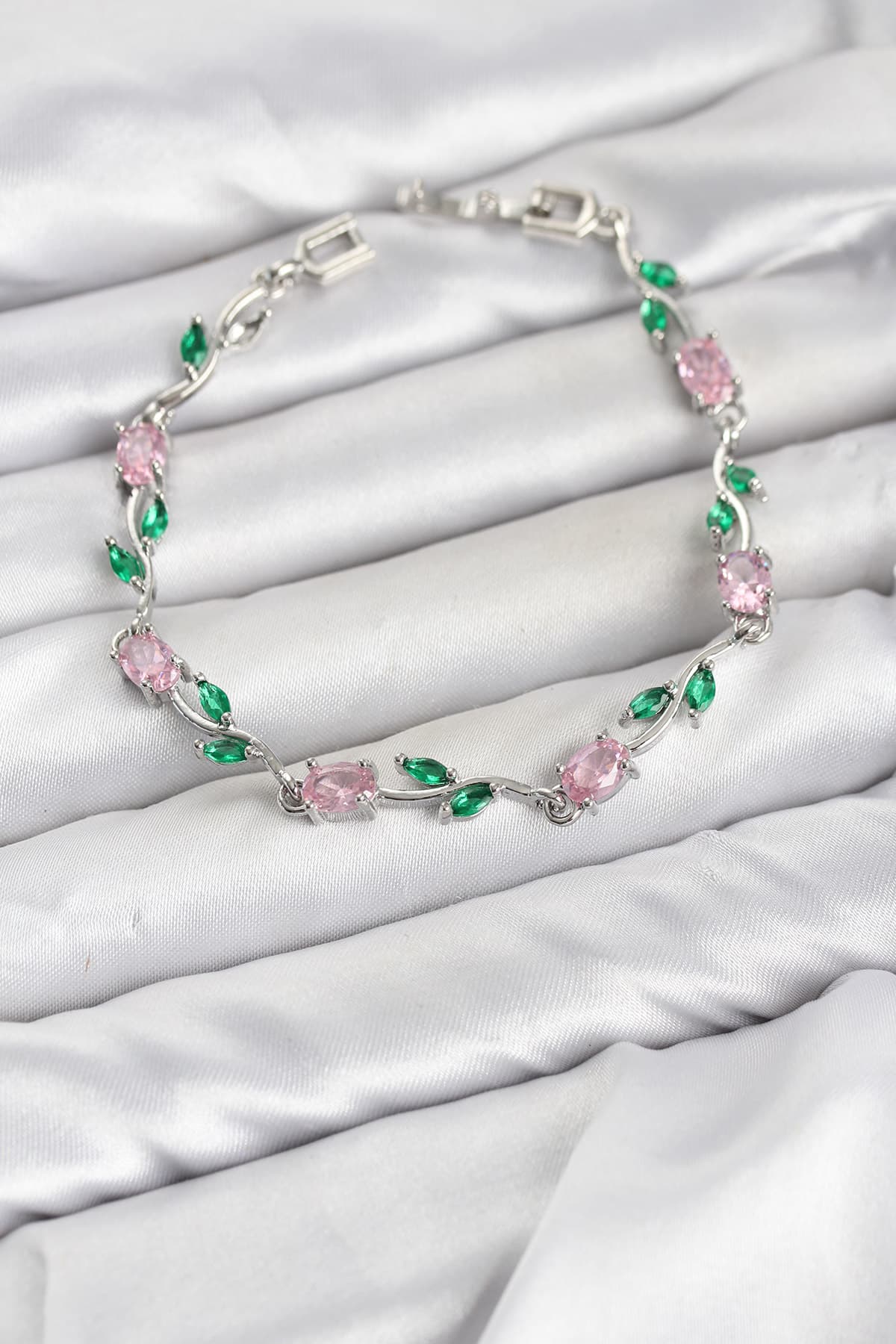 Pirinç Gümüş Renk Pembe Zirkon Taşlı Çiçek Model Kadın Bileklik