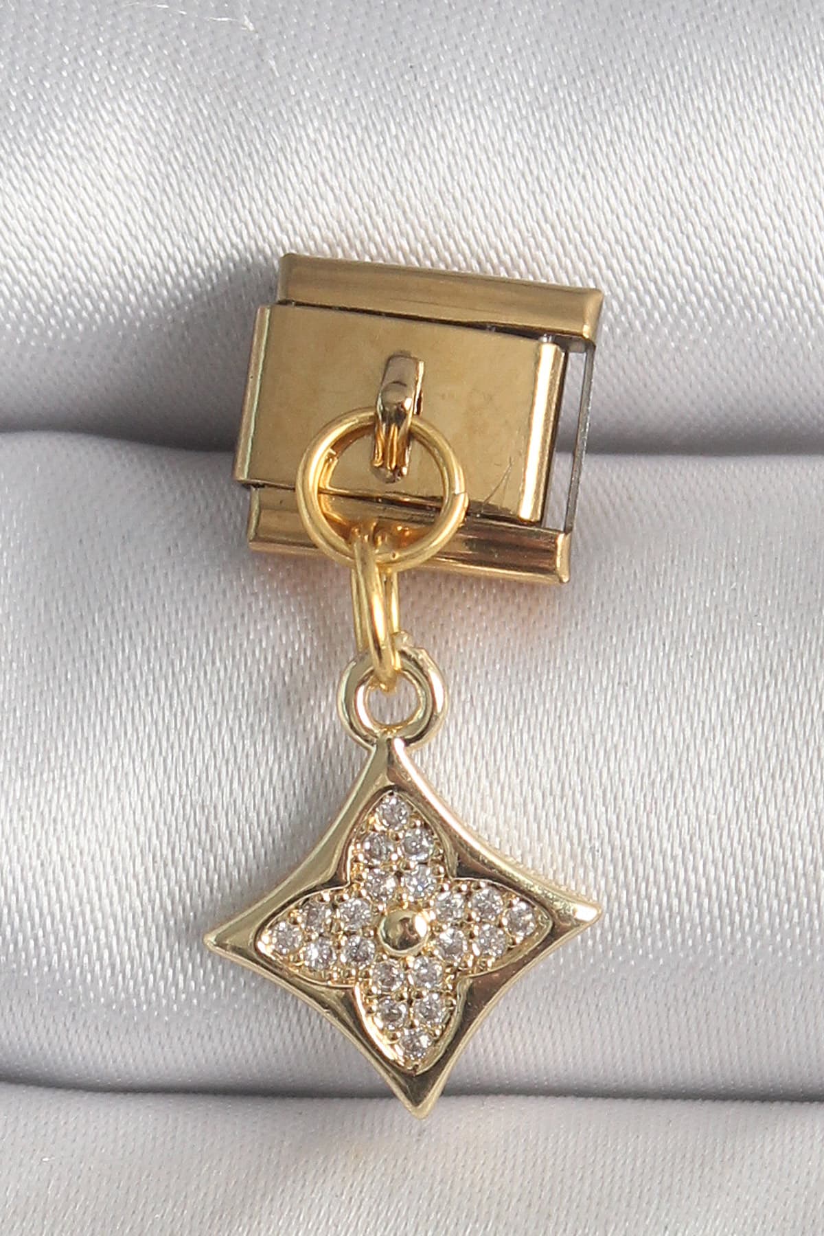 316L Çelik Gold Renk Sallantı Zirkon Taşlı Çiçek İşlemeli Charm