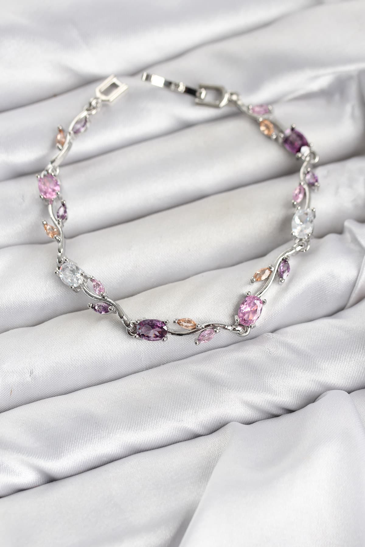 Pirinç Gümüş Renk Pembe ve Mor Zirkon Taşlı Çiçek Model Kadın Bileklik