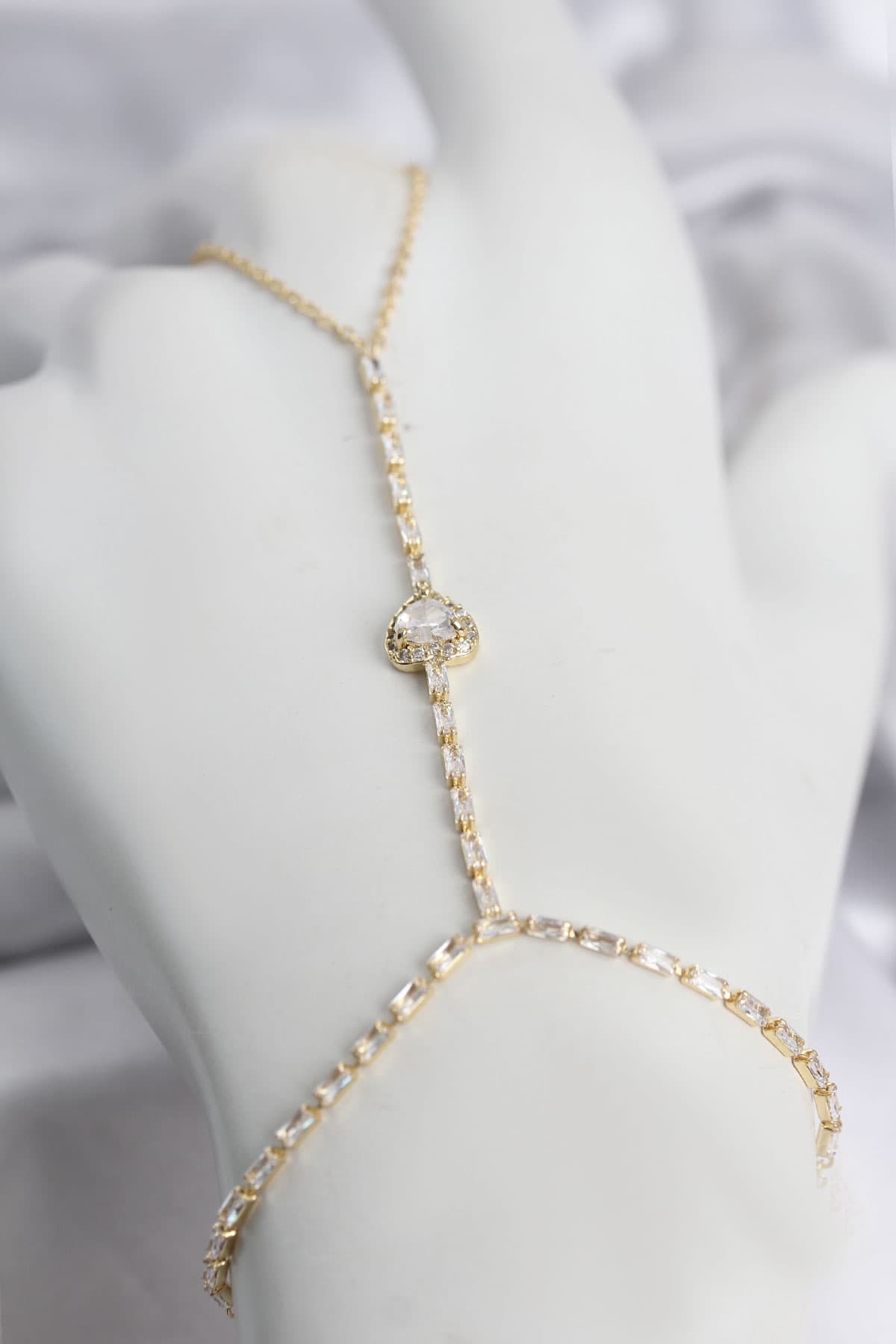 Gold Renk Pirinç Zirkon Taşlı Kalp Model Şahmeran
