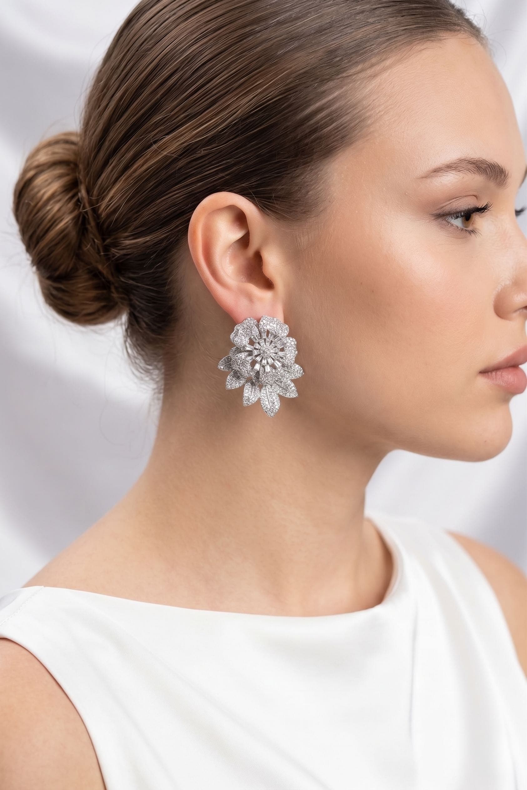 Gümüş Renk Zirkon Taşlı Çiçek Model Kadın Abiye Küpe