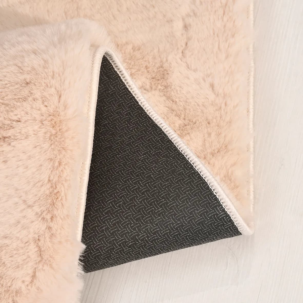 YoudayHomeCollection Tavşan Poly Peluş Halı Model Oturma Odası Halısı
