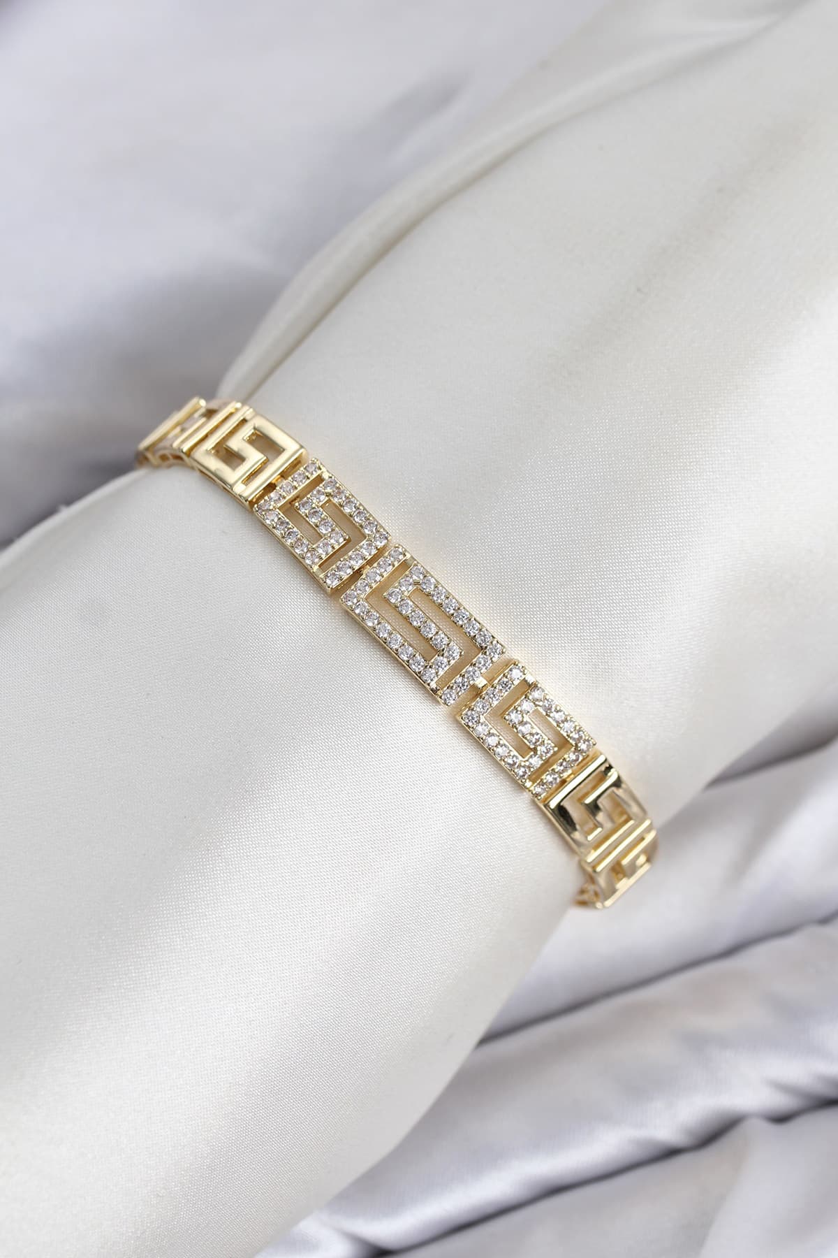 CM Labirent Model Zirkon Taşlı VIP Seri Gold Renk Pirinç Kadın Bileklik