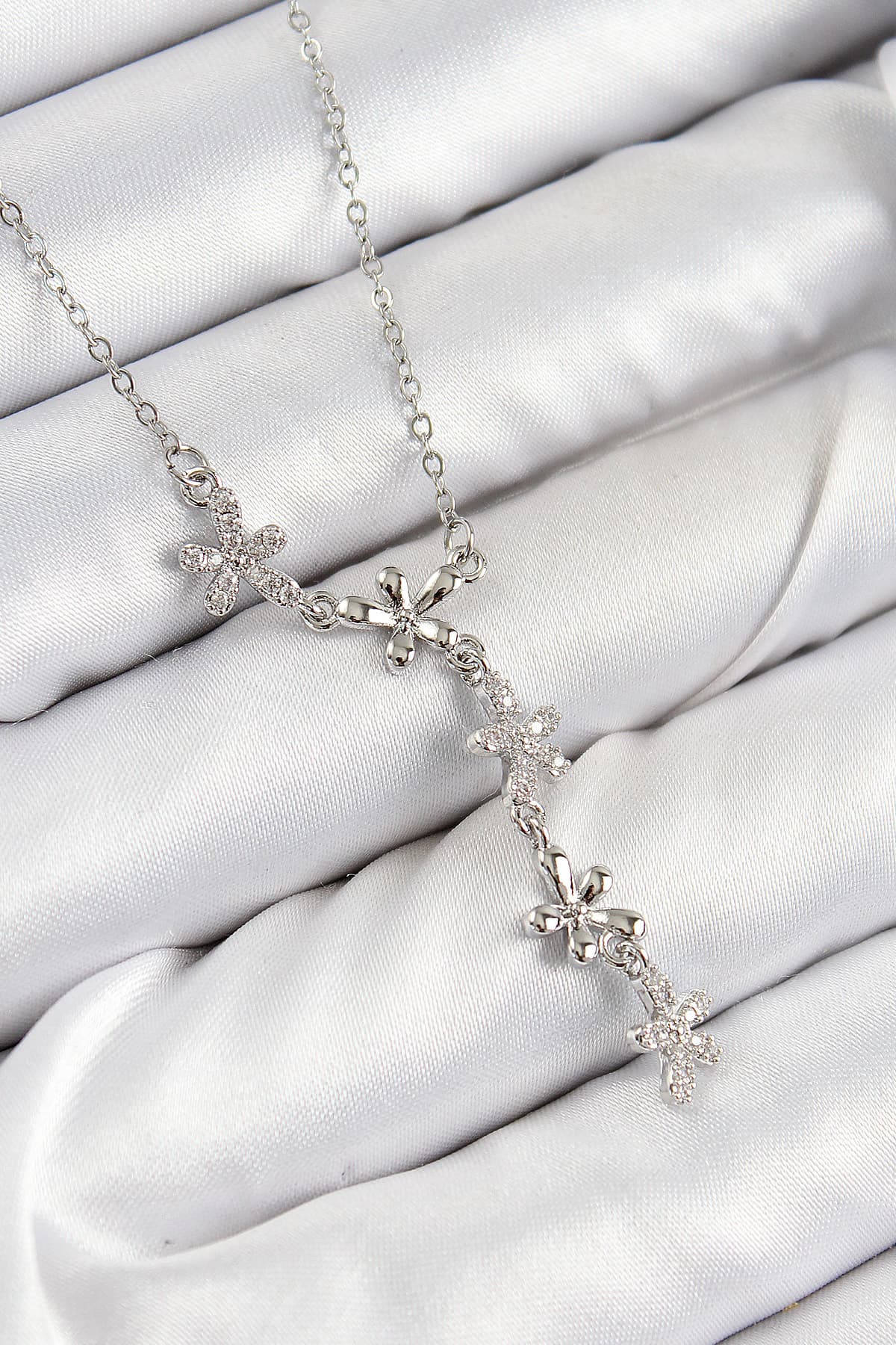316L Çelik Zirkon Taşlı Çiçek Model Gümüş Renk Kadın Kolye