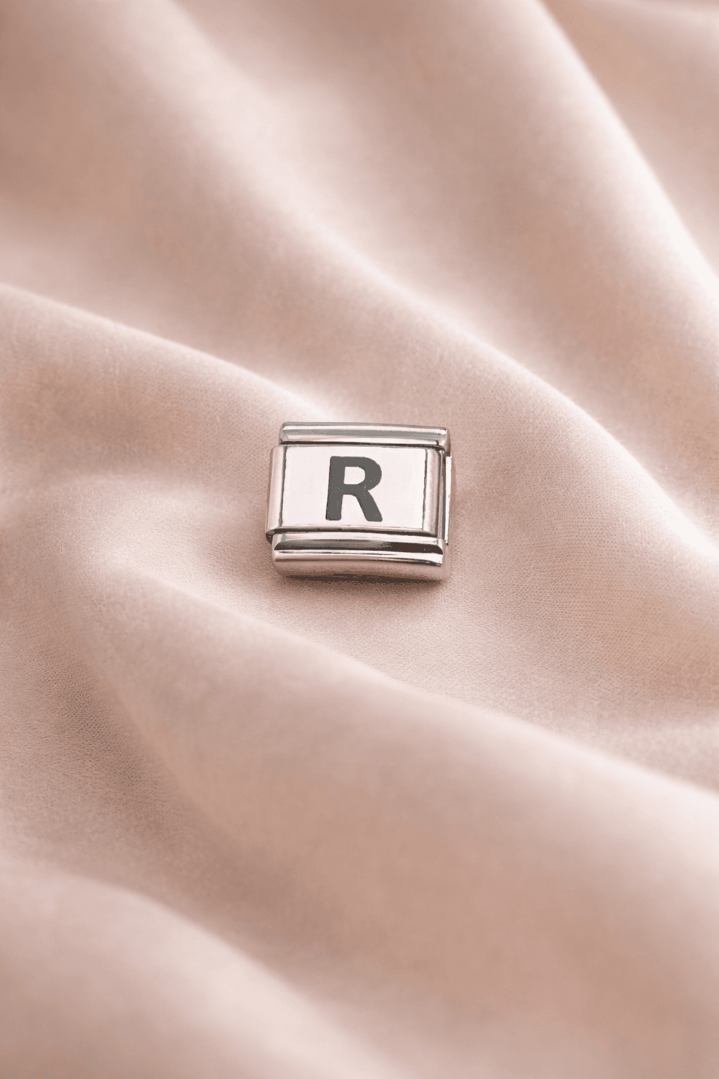 “R” Harf Charm – Çelik Bileklik Modülü, Kişiye Özel Harf Aksesuarı