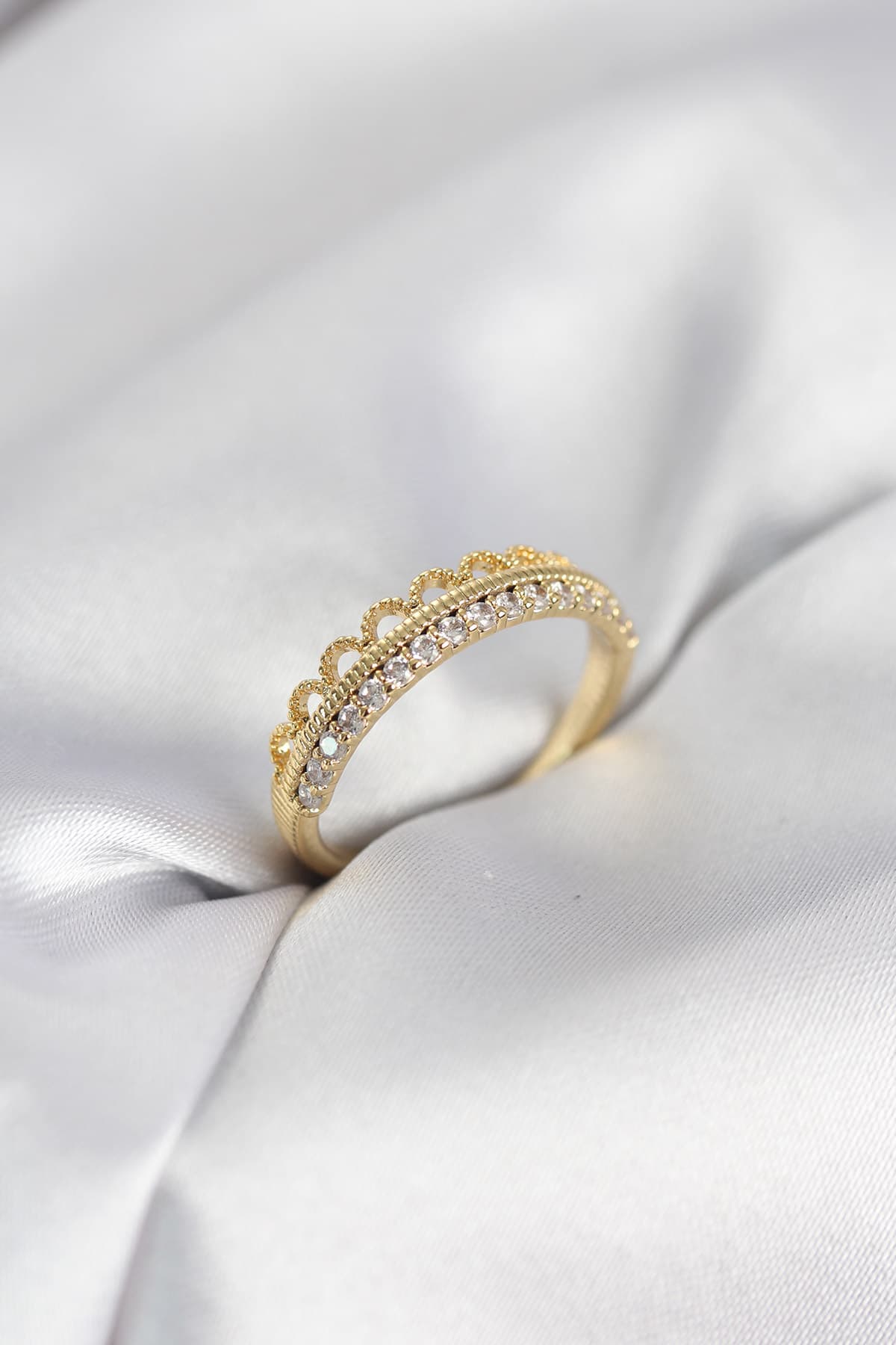 Motif Desenli Gold Renk Zirkon Taşlı Kadın Yüzük