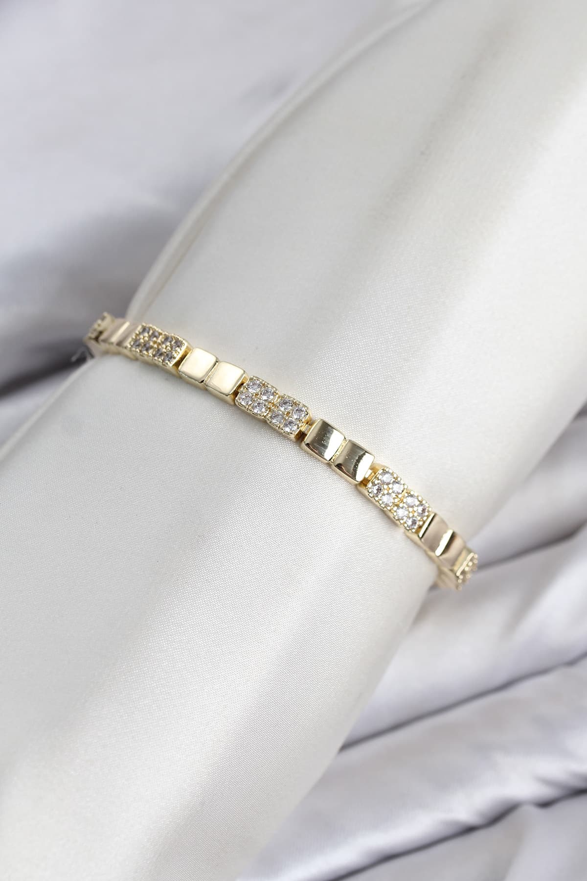 CM Kare Model Zirkon Taşlı VIP Seri Gold Renk Pirinç Kadın Bileklik