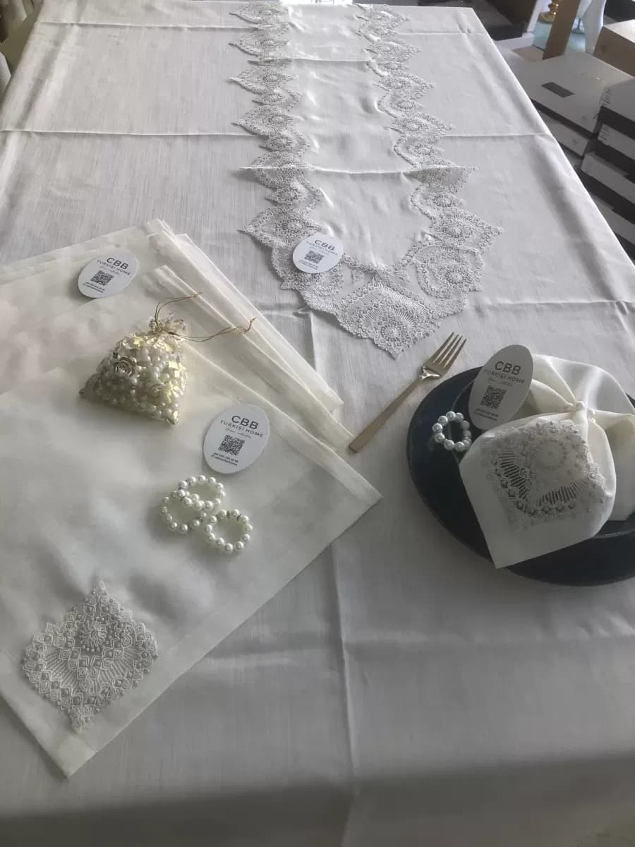 Sofra Takımı Kartanesi Gardenya Keten Yemek Takımı 160x220 Masa Seti 26 Parça Runner Set Kreme Gold