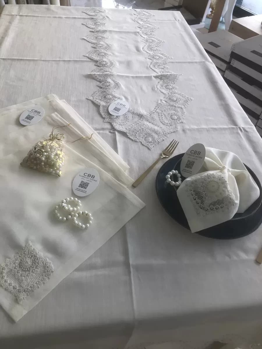 Sofra Takımı Kartanesi Gardenya Keten Yemek Takımı 160x220 Masa Seti 26 Parça Runner Set Kreme Gold