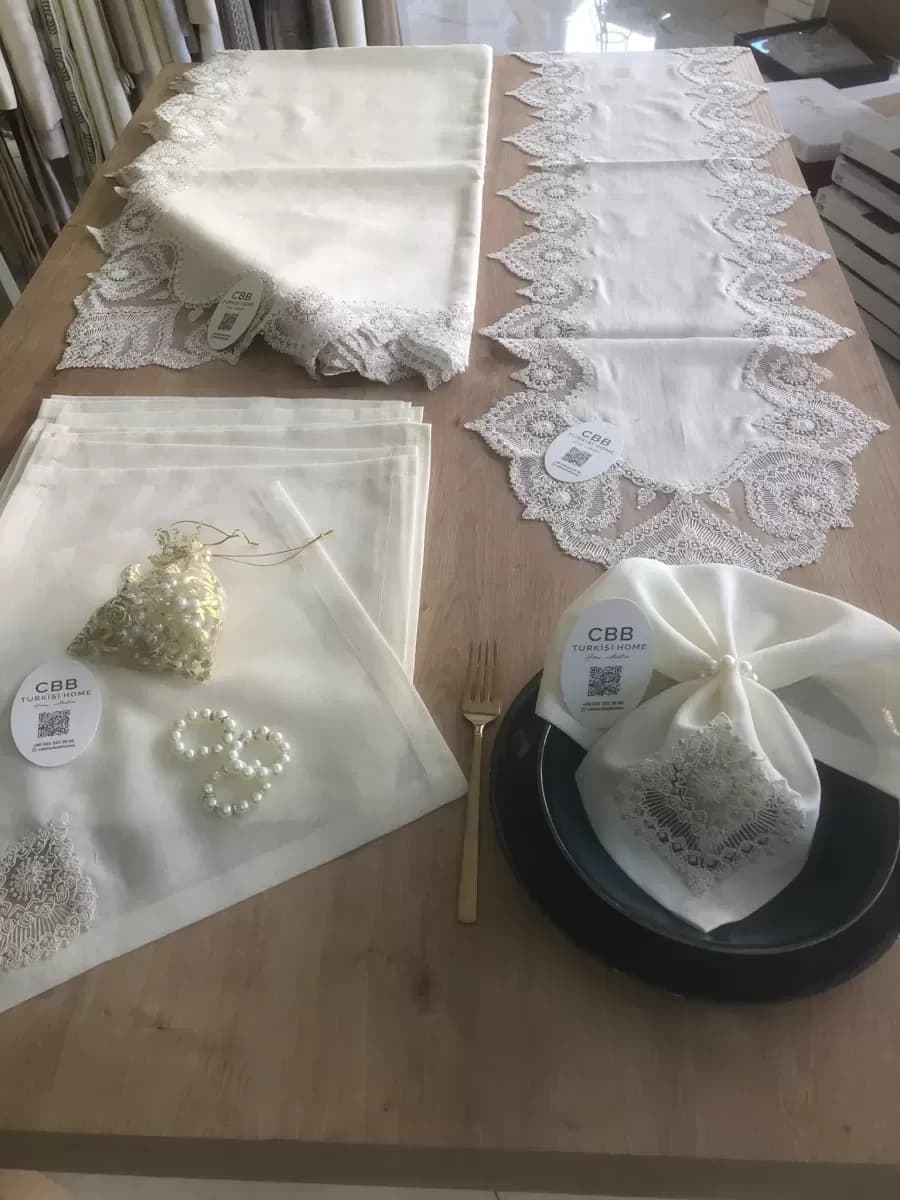 Sofra Takımı Kartanesi Gardenya Keten Yemek Takımı 160x220 Masa Seti 26 Parça Runner Set Kreme Gold