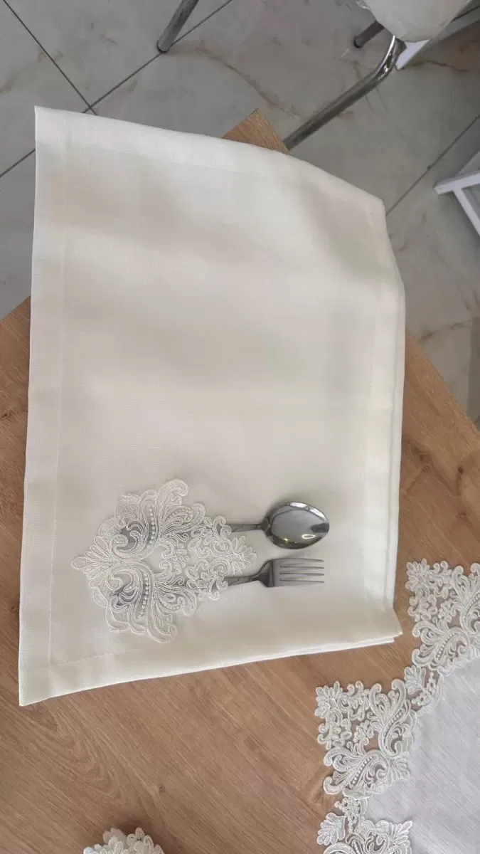 Sofra Takımı Mimoza Gardenya Keten Yemek Takımı 160x220 Masa Seti 26 Parça Runner Set Krem