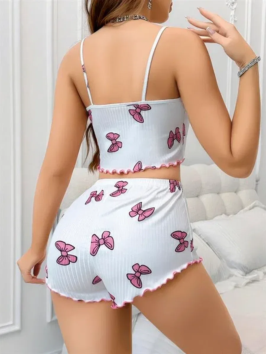 Pamuklu Beyaz Üstüne Pembe Kurdela Desenli Fitilli Askılı Şortlu Pijama Takımı