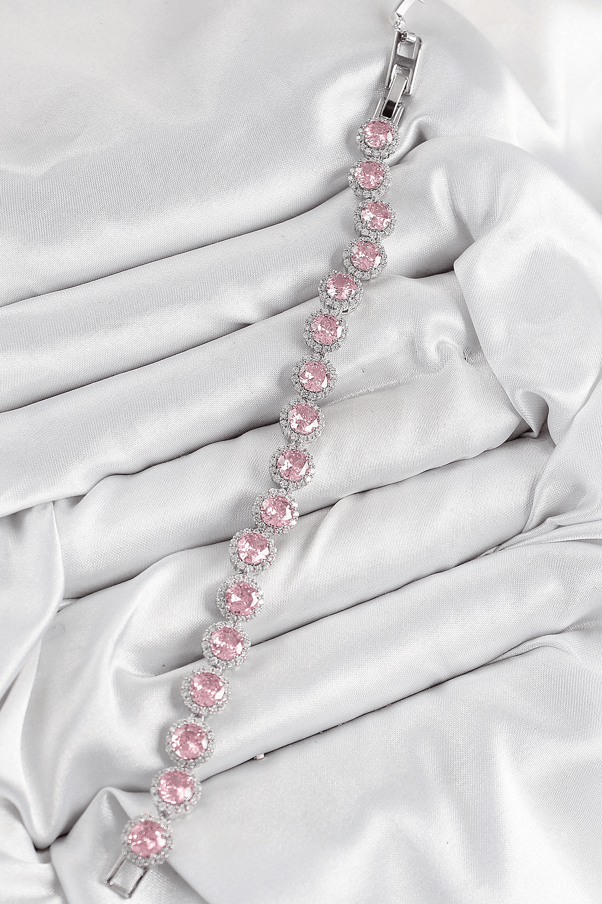 Pirinç Pembe Zirkon Taşlı Daire Baget Model Gümüş Renk VIP Seri Kadın Bileklik